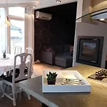 Cosy Apartment On A Quiet Street
