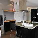 Cosy Apartment On A Quiet Street