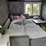 Cosy Apartment On A Quiet Street