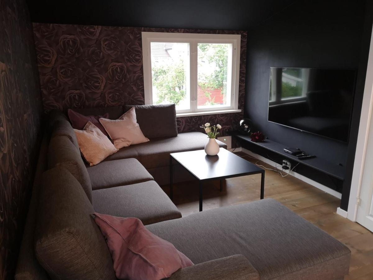 Cosy On A Quiet Street Apartment *